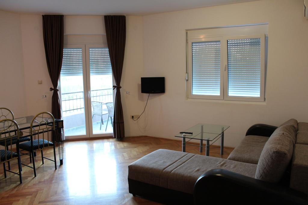 تْشيرسيك نوفي Novi Apartments المظهر الخارجي الصورة