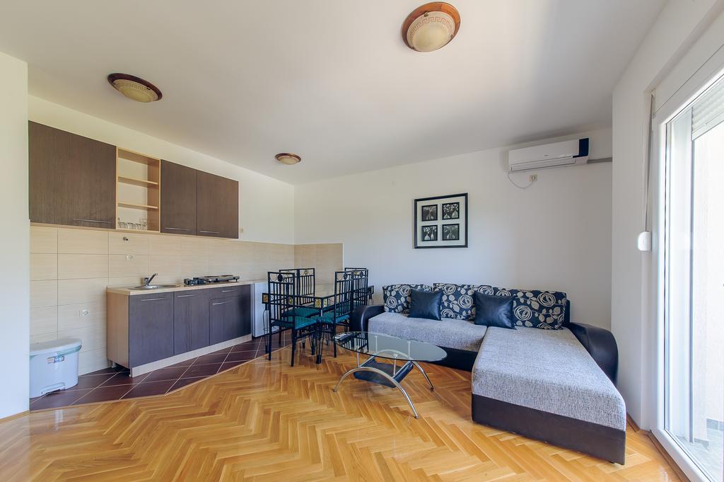 تْشيرسيك نوفي Novi Apartments المظهر الخارجي الصورة